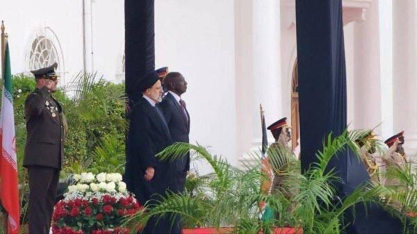 تصاویر ، شلیک 21 گلوله توپ به افتخار ورود رئیسی به کنیا ، جزئیات استقبال رسمی رئیس جمهور کنیا از رئیس جمهور ایران